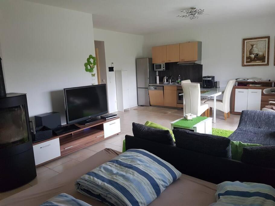Ebenerdig Mit Terrasse & Garten, Wlan & Parkplatz! Self Check-In & Check-Out! Schwedenofen! Apartment Auggen Exterior photo
